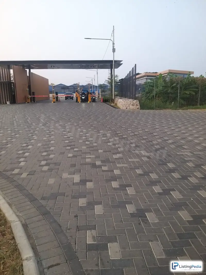 Tanah di Kawasan Pergudangan Dekat Bandara — foto 1