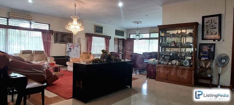 DIJUAL RUMAH DENGAN HALAMAN SANGAT LUAS — foto 2
