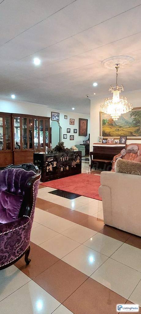 DIJUAL RUMAH DENGAN HALAMAN SANGAT LUAS — foto 4