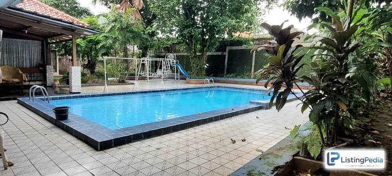 DIJUAL RUMAH DENGAN HALAMAN SANGAT LUAS — foto 1