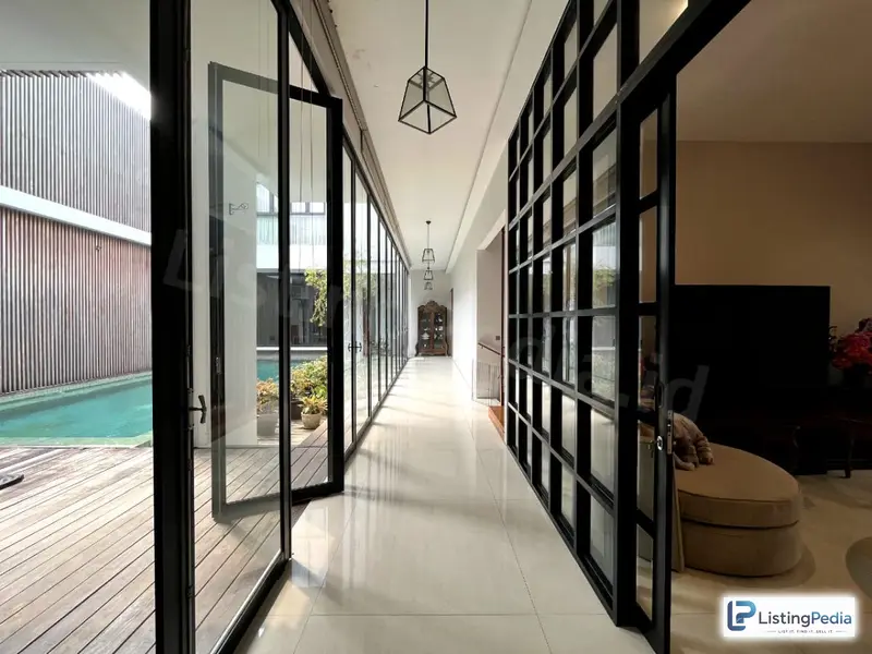 Jual Rumah Hook Komplek Super Mewah di Radio Dalam, Gandaria Utara, Kebayoran Baru, Jakarta Selatan — foto 1