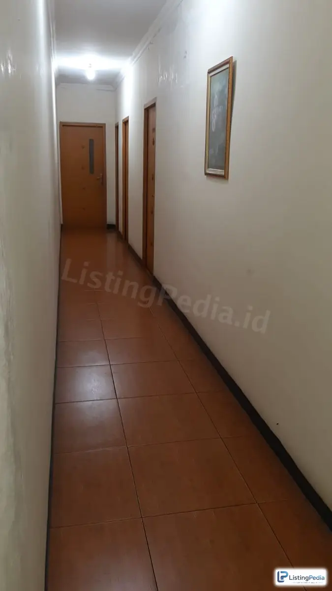 Gedung 3 Lantai + 4 Lantai Rooftop untuk Jemuran dan Lain Sebagai Nya — foto 1