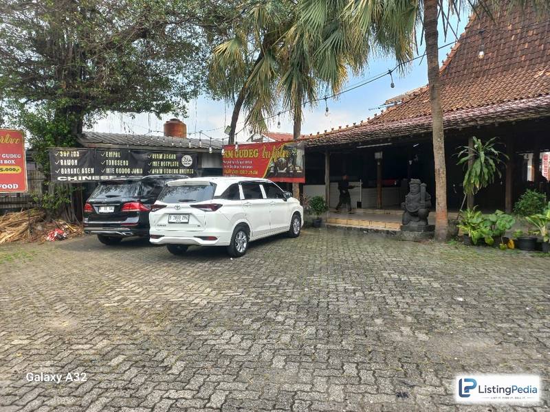 DIJUAL BANGUNAN EX RESTORAN PINGGIR JALAN RAYA — foto 4