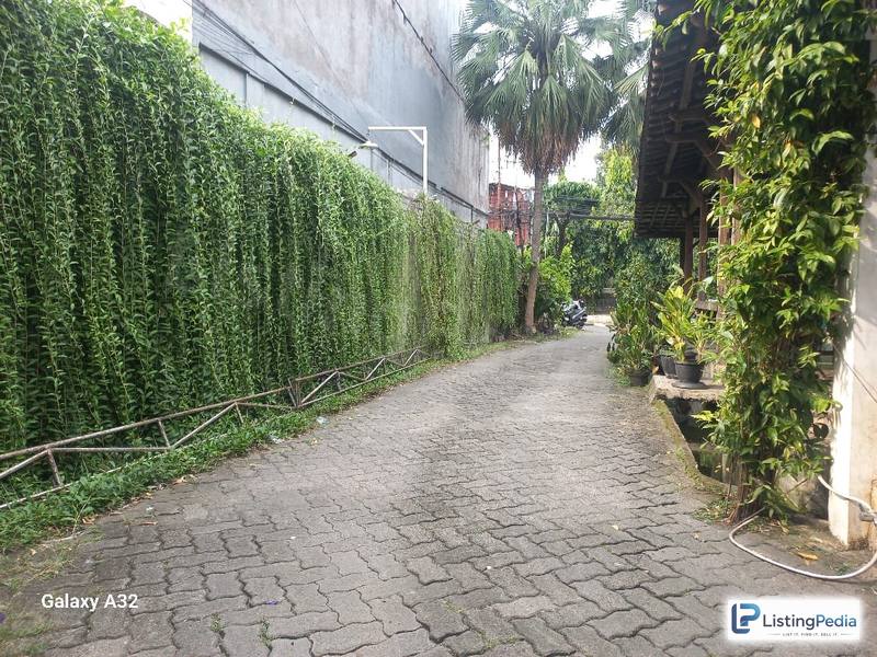 DIJUAL BANGUNAN EX RESTORAN PINGGIR JALAN RAYA — foto 2
