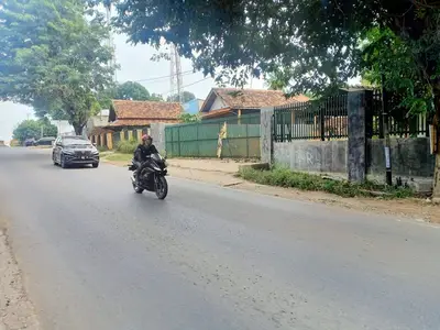 Dijual tanah & 2 unit rumah lama didesa Ciparungsari kec Cibatu kab Purwakarta