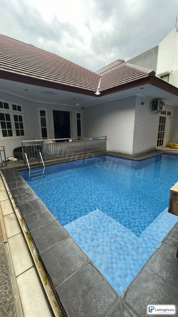 Rumah 2 Lantai Kemang Jaksel — foto 1